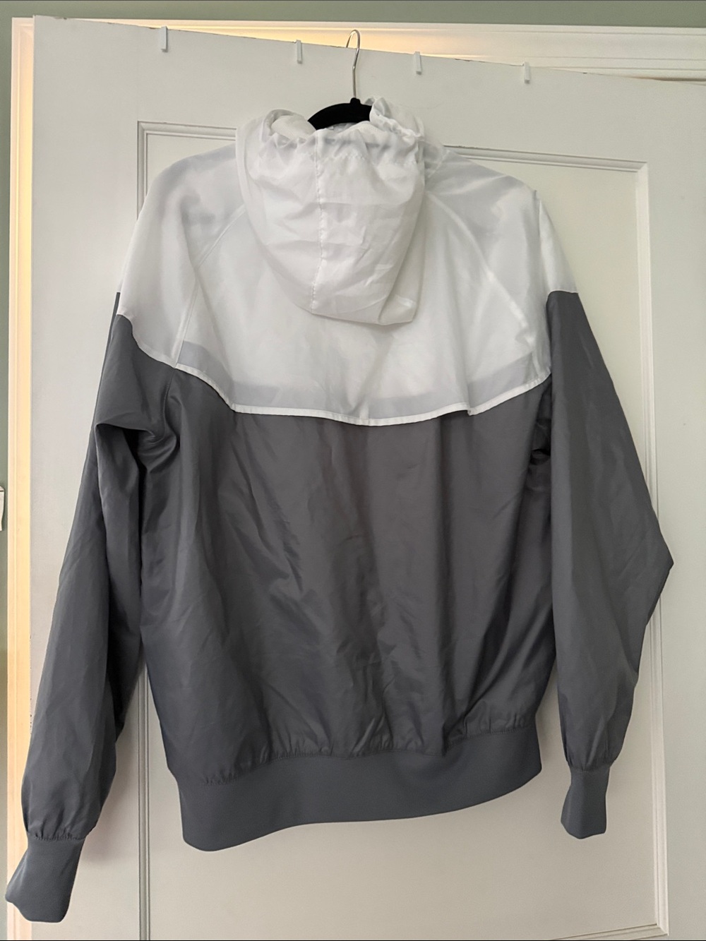 Nike Men’s White and Gray Hooded Windbreaker Jacket - Picture 2 of 4